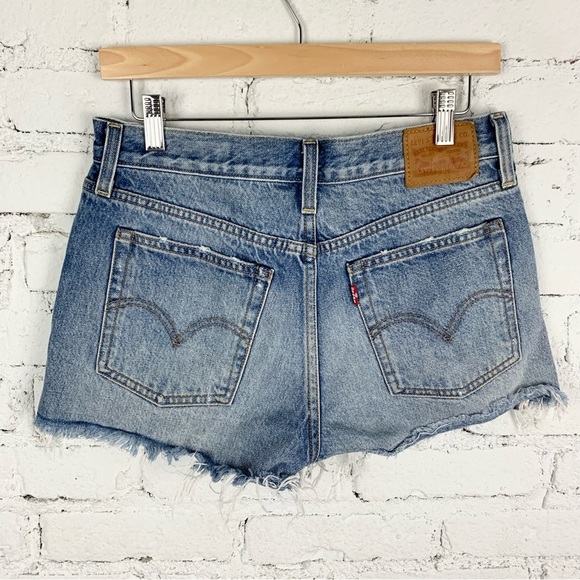 Levi’s High Rise Wedgie Shorts Sierra Skyline White Oak Cone Denim Distressed 28 - Picture 10 of 14